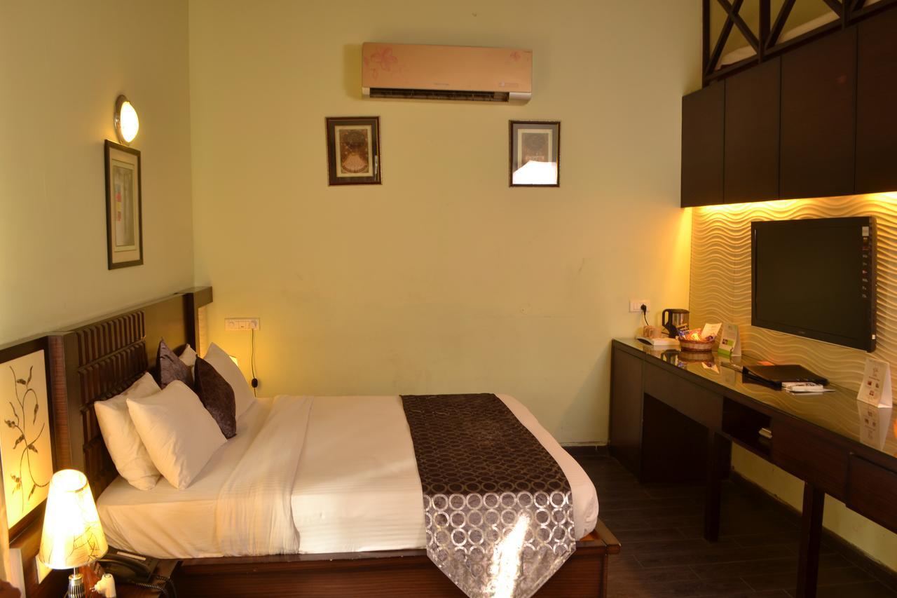 Corbett Wild Iris Spa And Resort Рамнагар Экстерьер фото